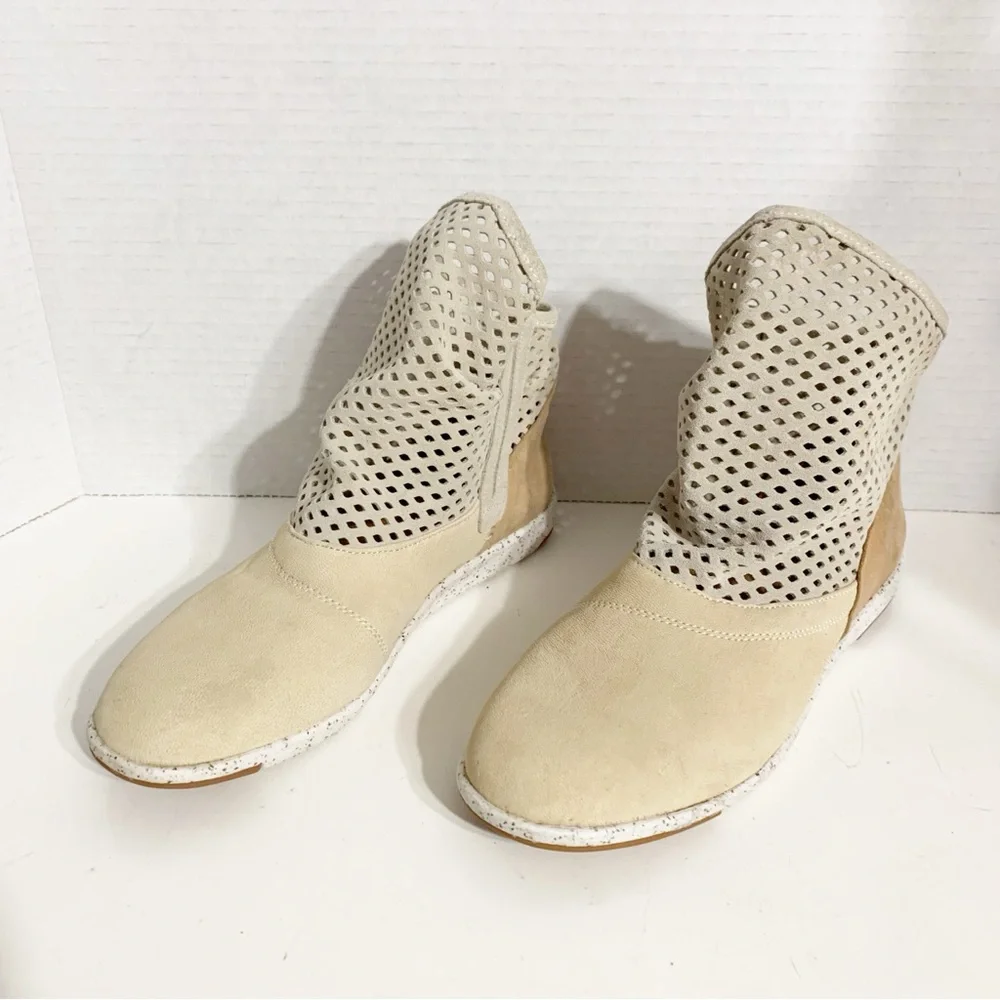 EMU Australia Numeralla Perforated Suede/Nubuck Upper Boots Pull On Lightweight